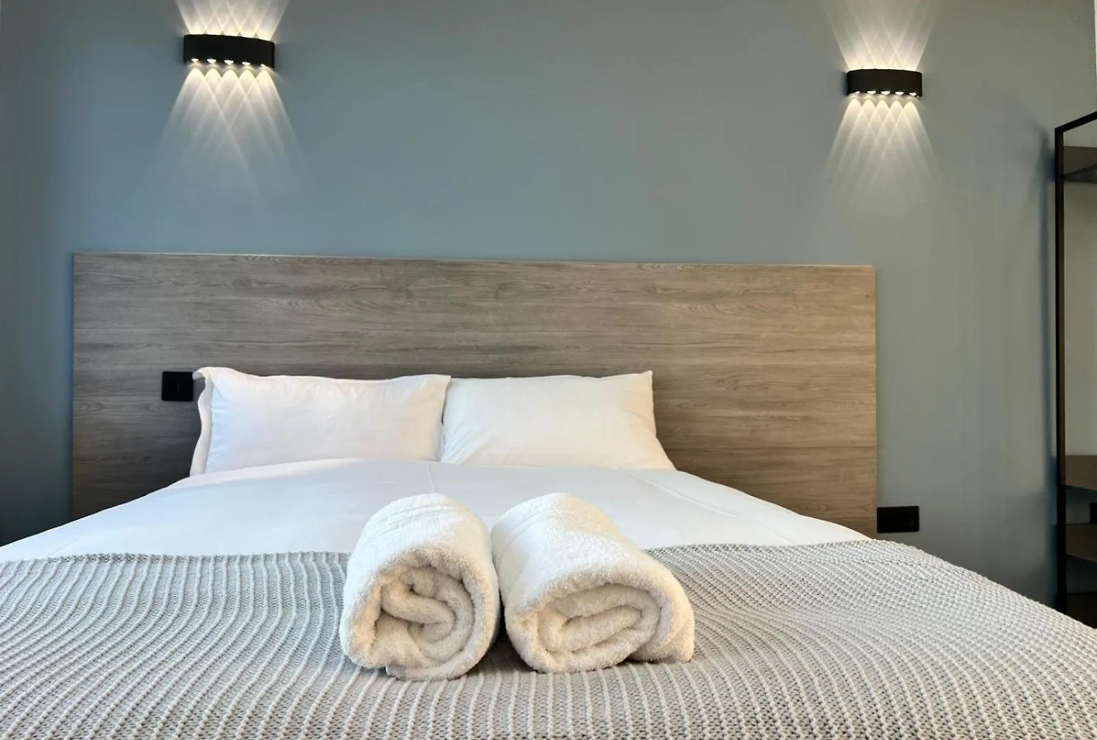 Guest house Thandi House Heathrow Airport Ashford  United Kingdom