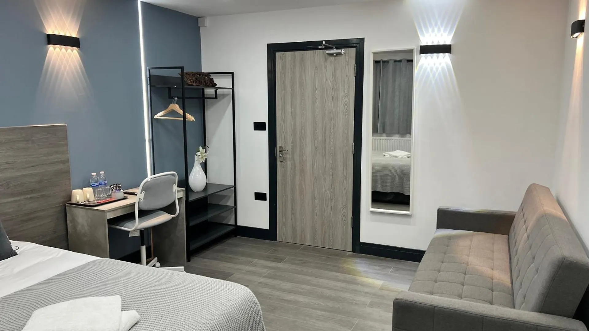 Guest house Thandi House Heathrow Airport Ashford  United Kingdom