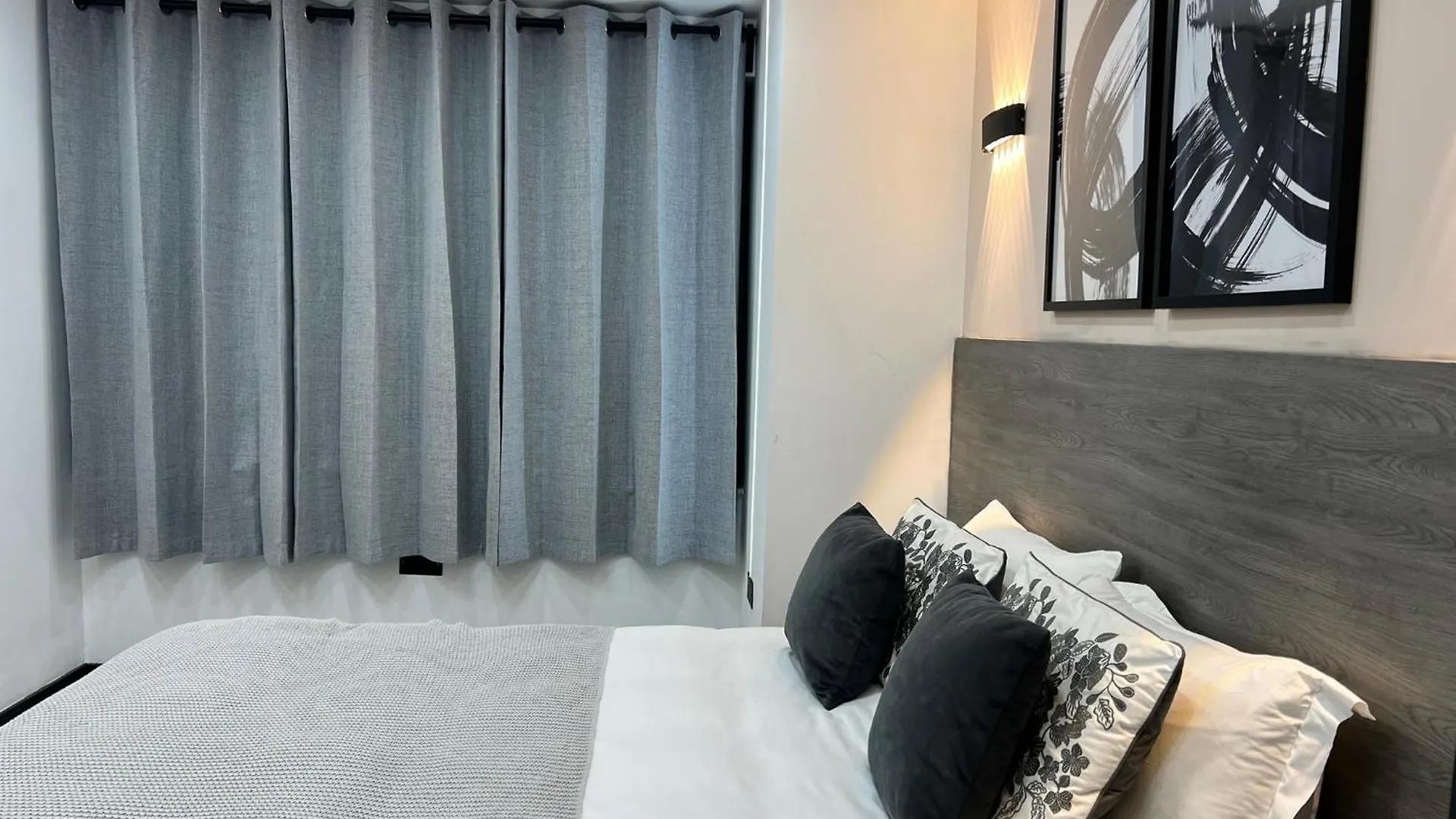 Thandi House Heathrow Airport Ashford  Guest house